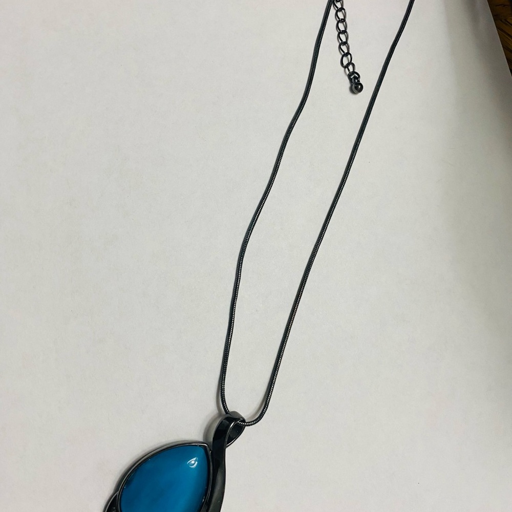 Elegant Blue Pendant Necklace